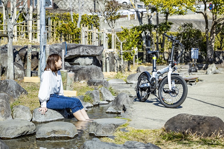 サイクリングに疲れたら足湯でまったり