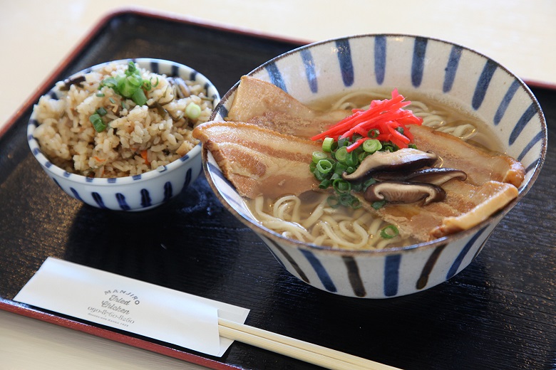 食堂まんじろう「宜野座そば」