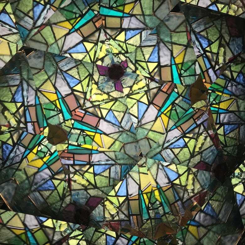 三河工芸ガラス美術館の巨大万華鏡「スフィア」
