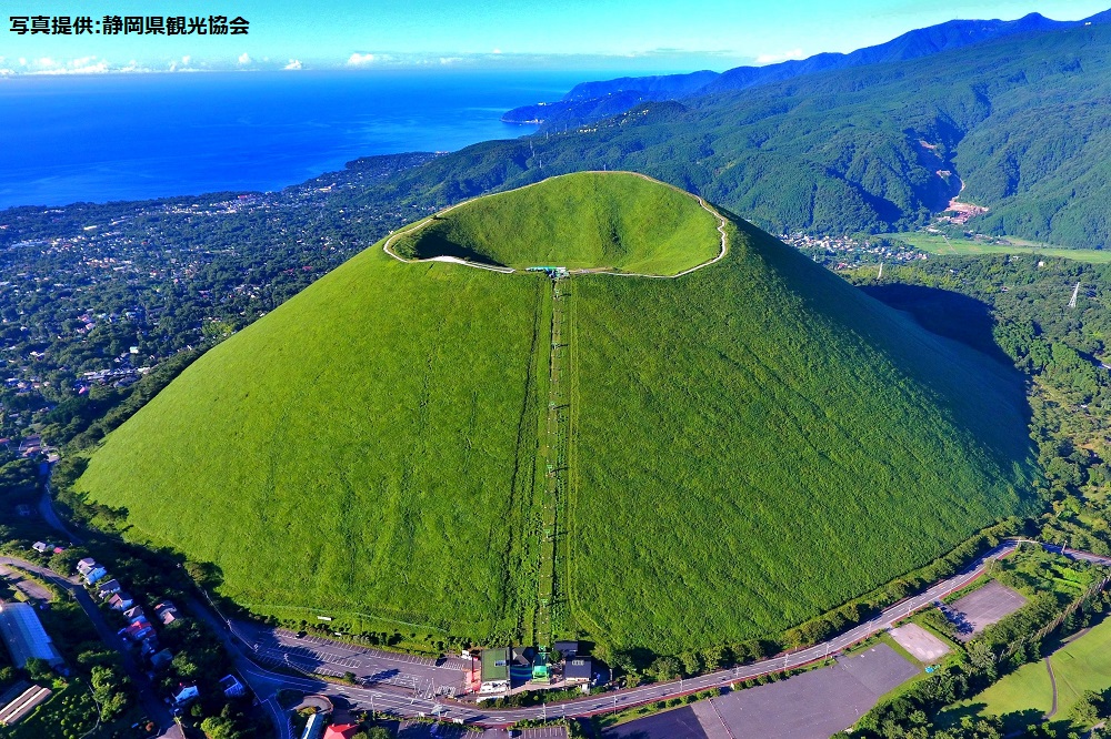 お鉢巡りで有名な大室山