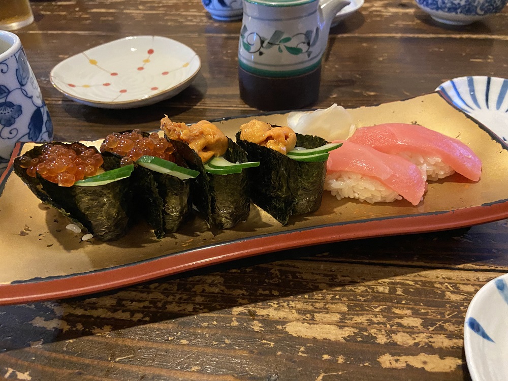 冷凍されていない生のマグロが食べられます