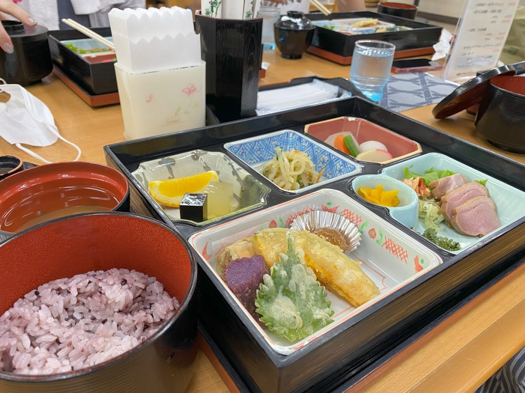 由布島のランチ「幕ノ内弁当　アカバナ」