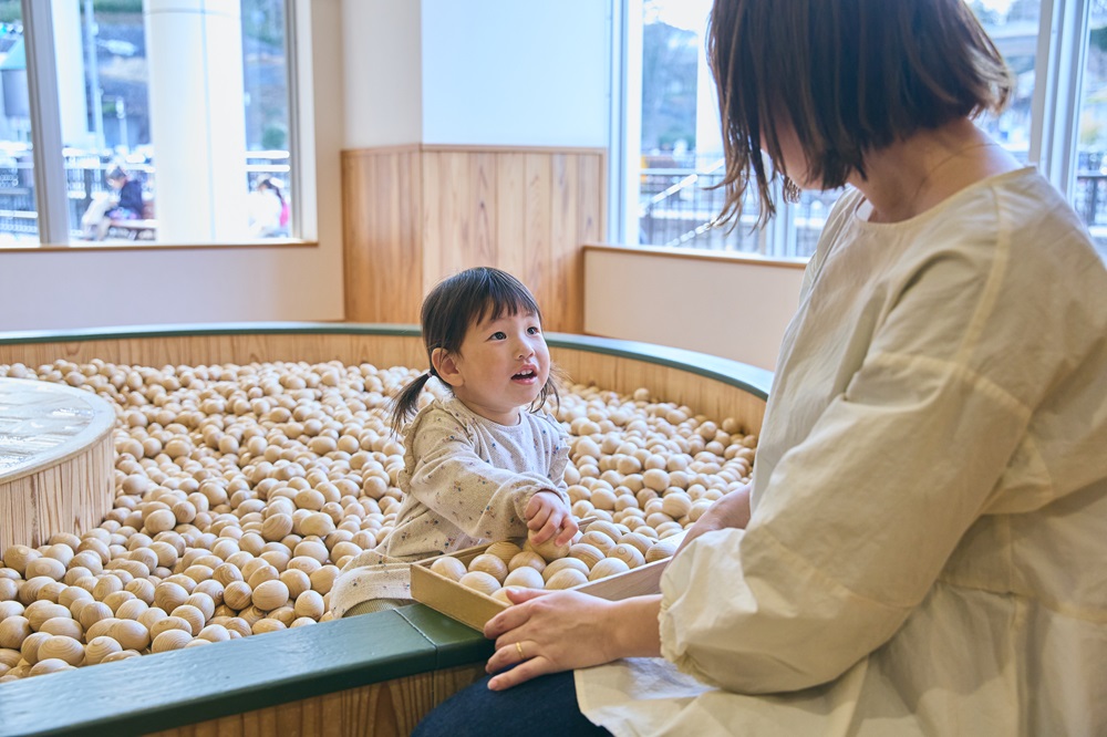 「京王あそびの森HUGHUG」