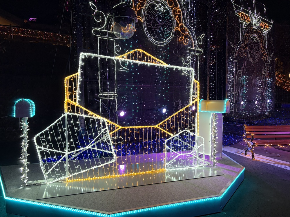 巨大レター型オブジェ