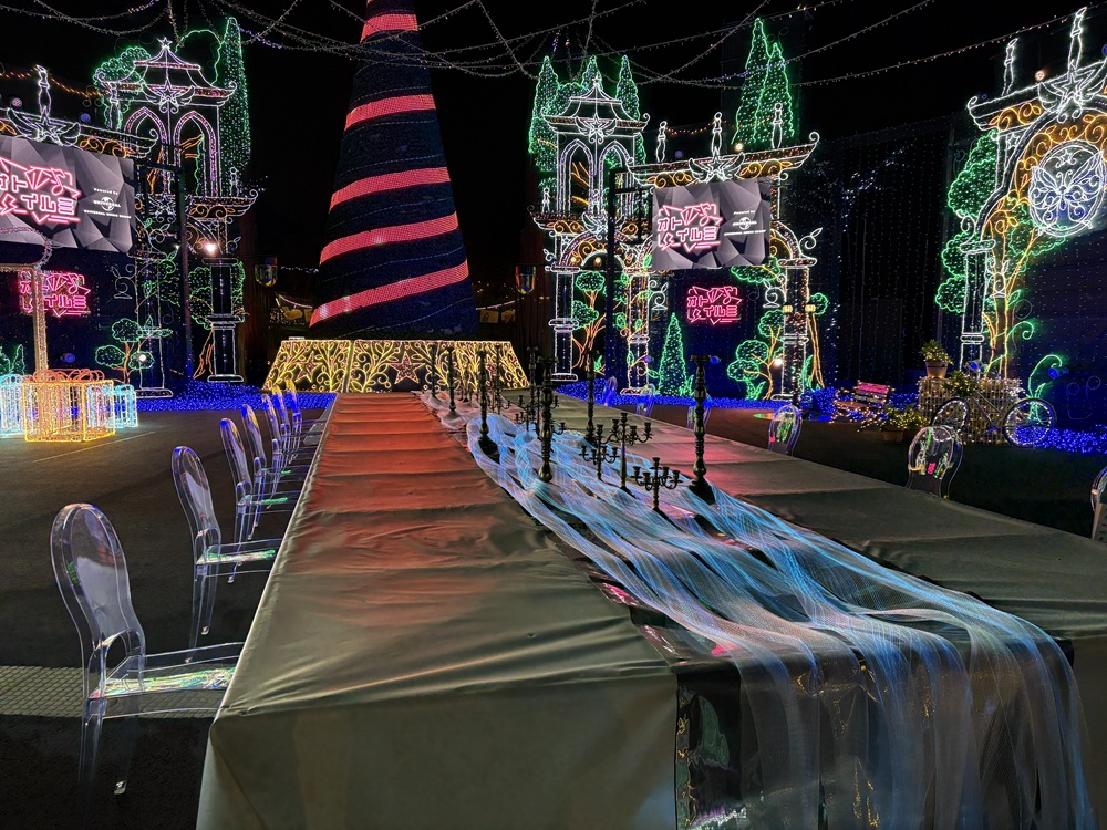 ディナーテーブルが中央に登場

