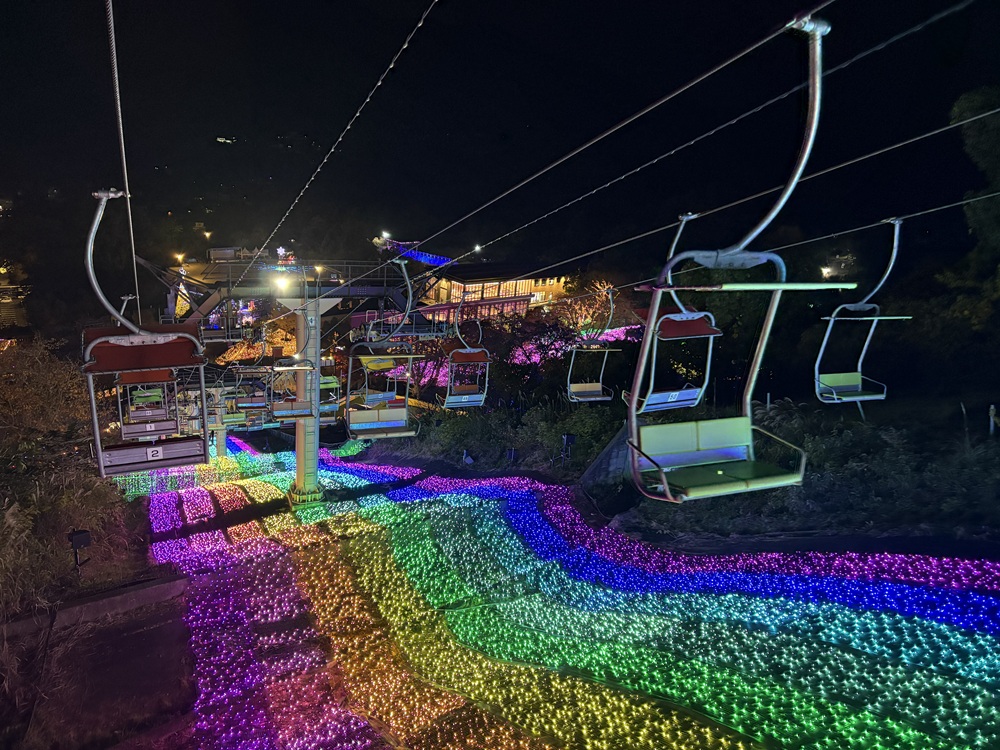 虹のリフトから見える夜景もお楽しみに
