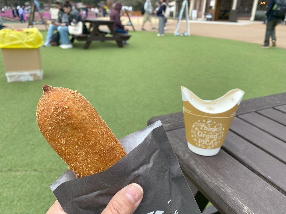もっちりカレーパンとコーヒー