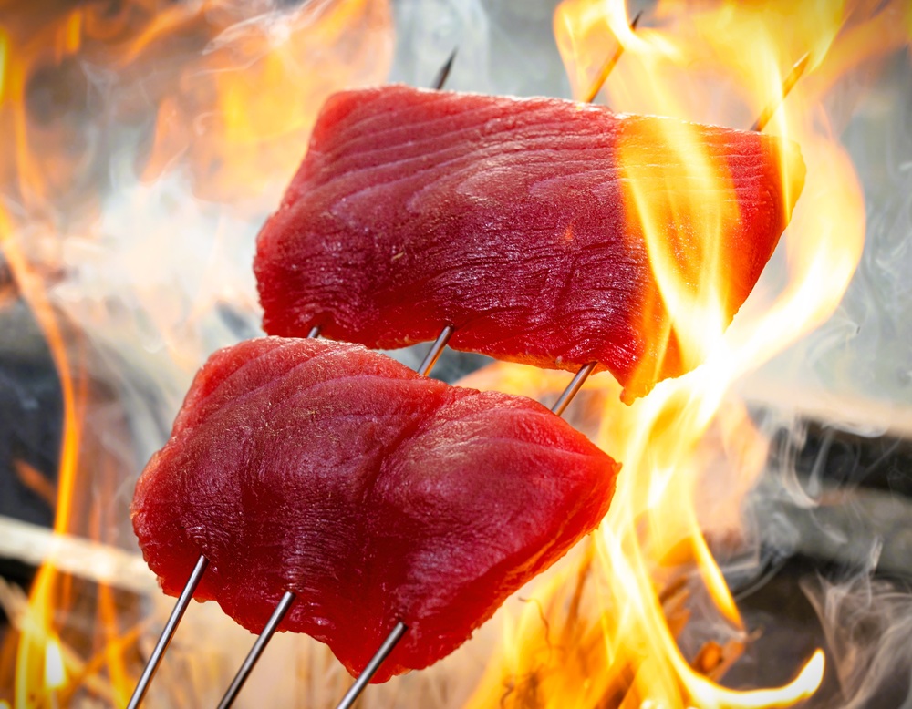 鮪の藁焼きを目の前で