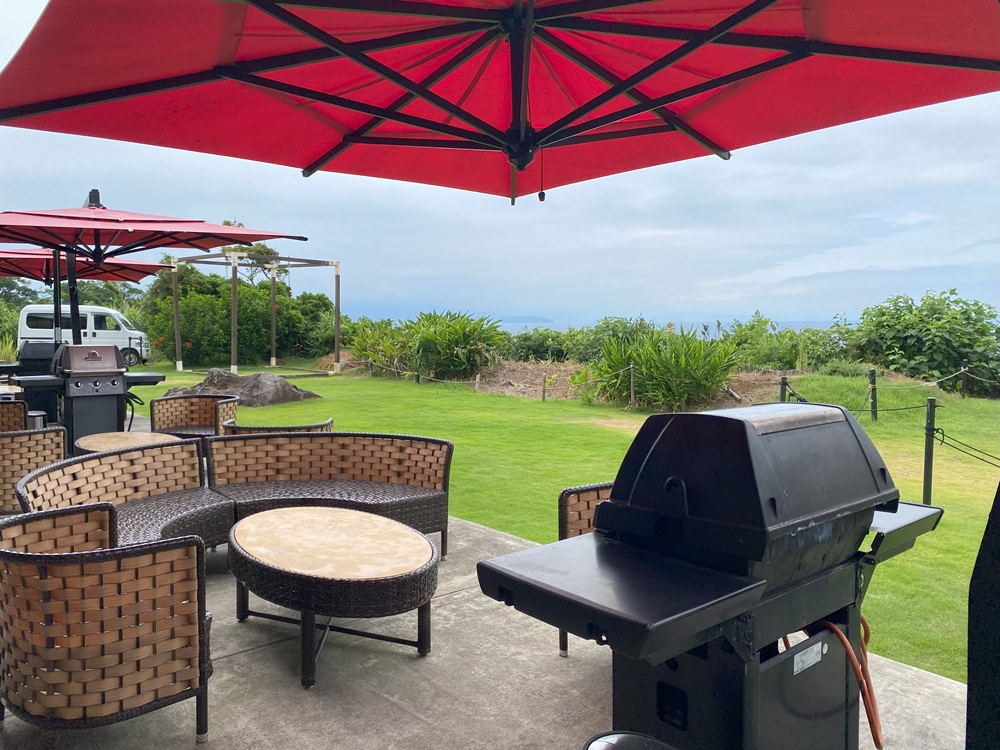 テラス席はBBQグリル完備