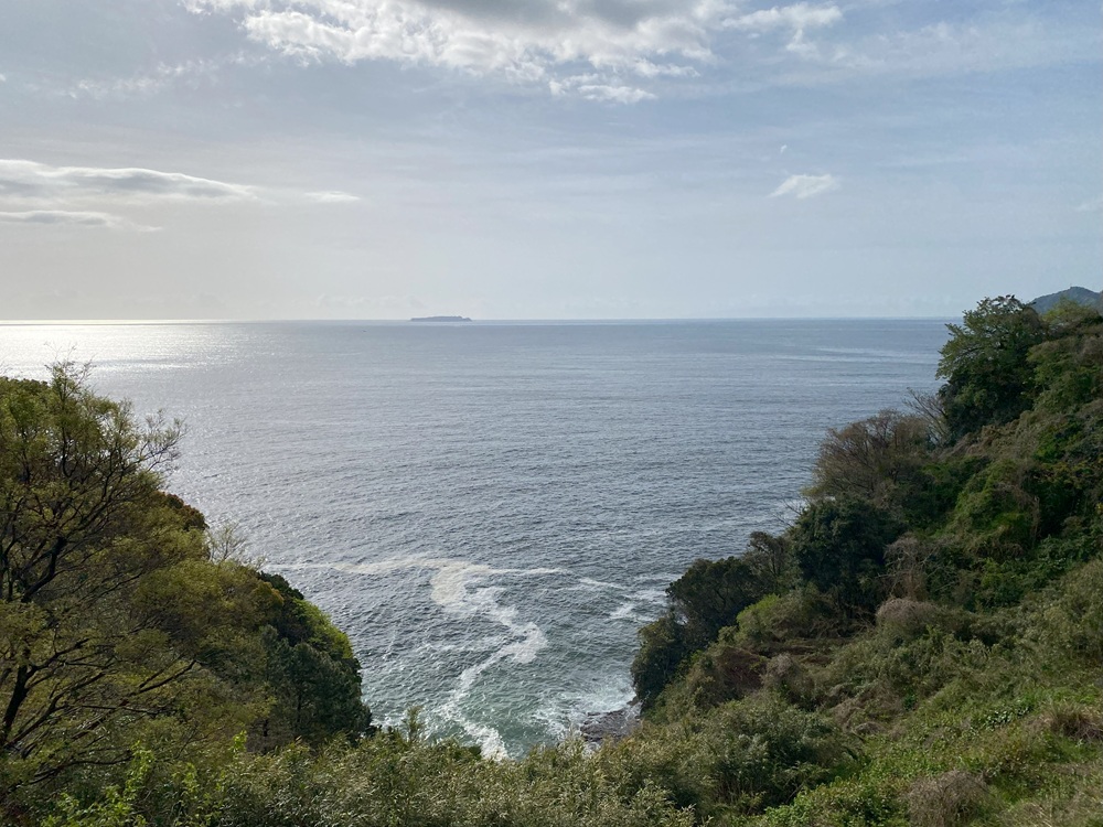 熱海から初島を臨む