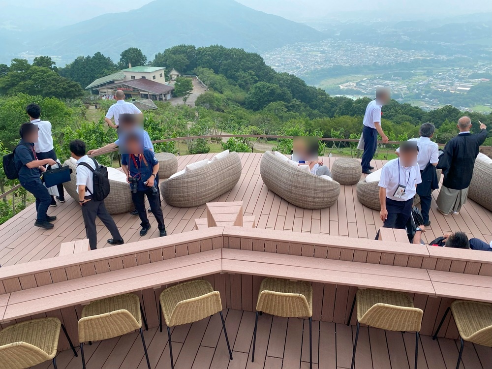 宝登山「SUSABINOテラス」オープン