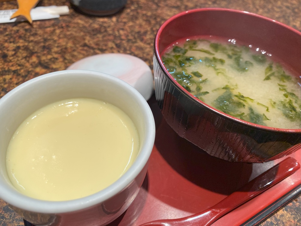 セットの茶わん蒸し、あおさの味噌汁