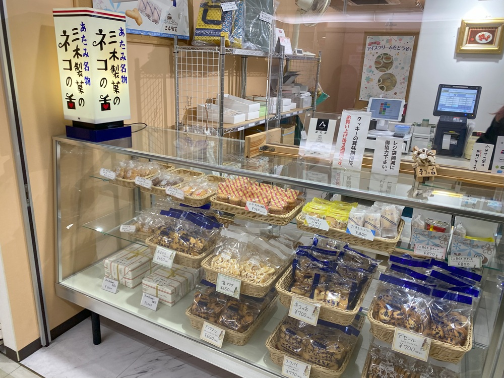 三木製菓の「ネコの舌」