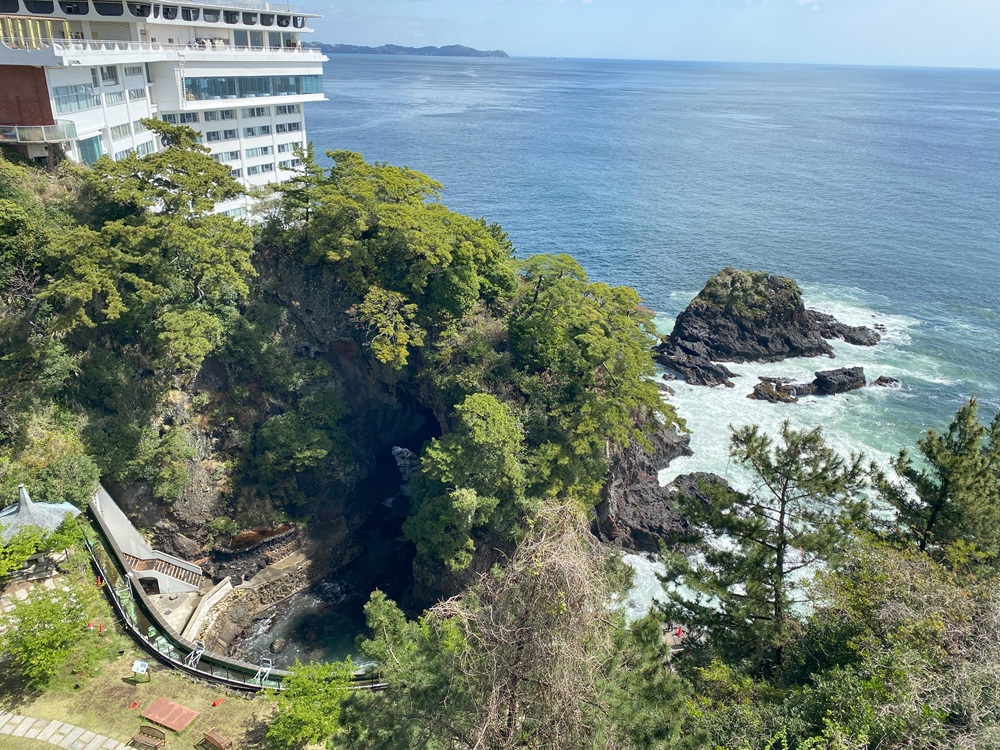 景勝地・錦ヶ浦の中にあるホテル