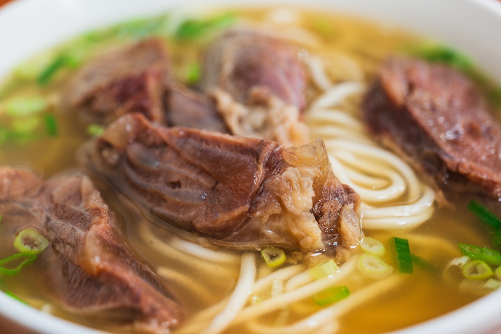 「牛肉麺（ニューロウミェン）」