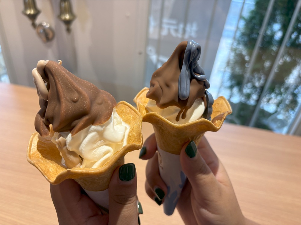栗味とマスカット味のチョコレートソースもトッピング