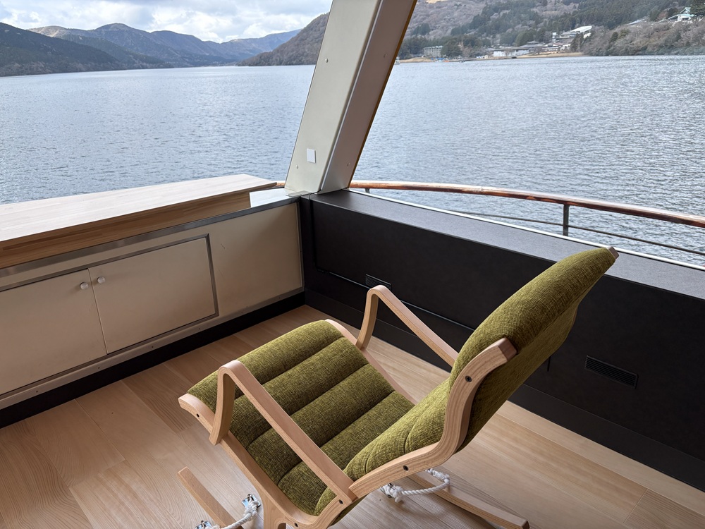 湖を見渡せる特等席