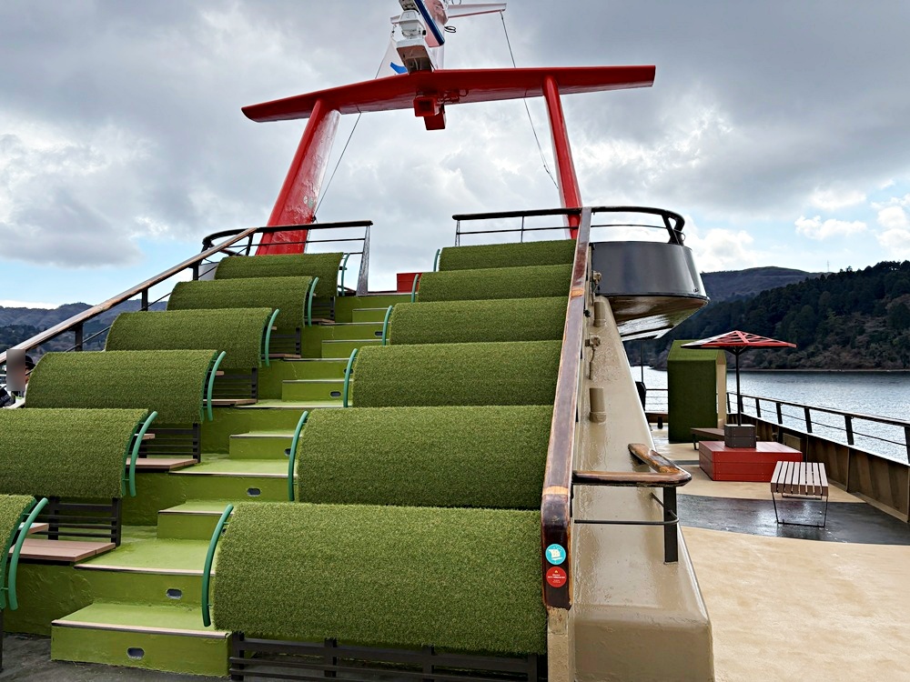 3階から4階は圧巻の"大茶会テラス”