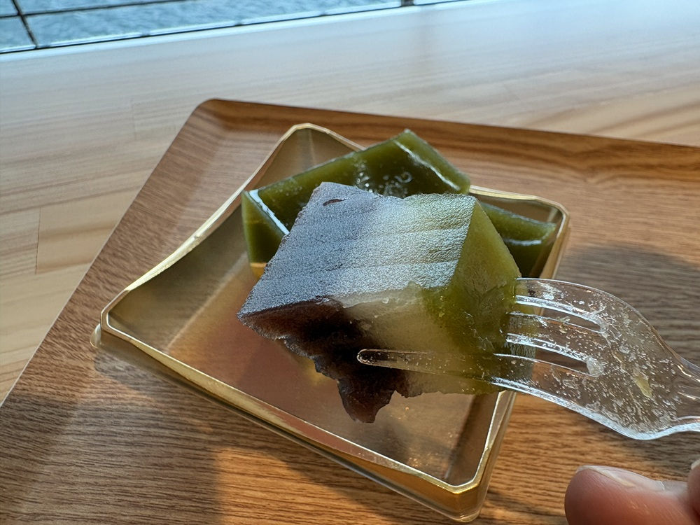 ようかんの中から富士山登場