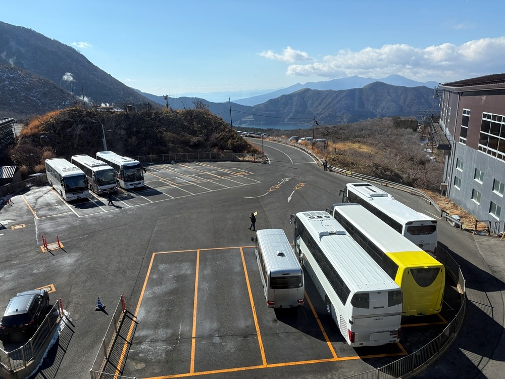 大涌谷駅の観光バス駐車場